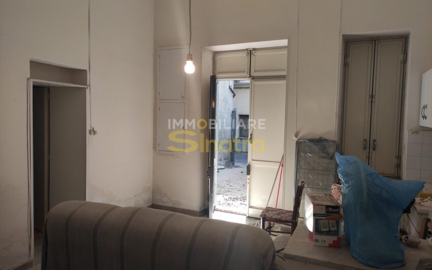 B-491 PATERNO’ – VIA CHIARA (Zona Via Vitt. Emanuele)