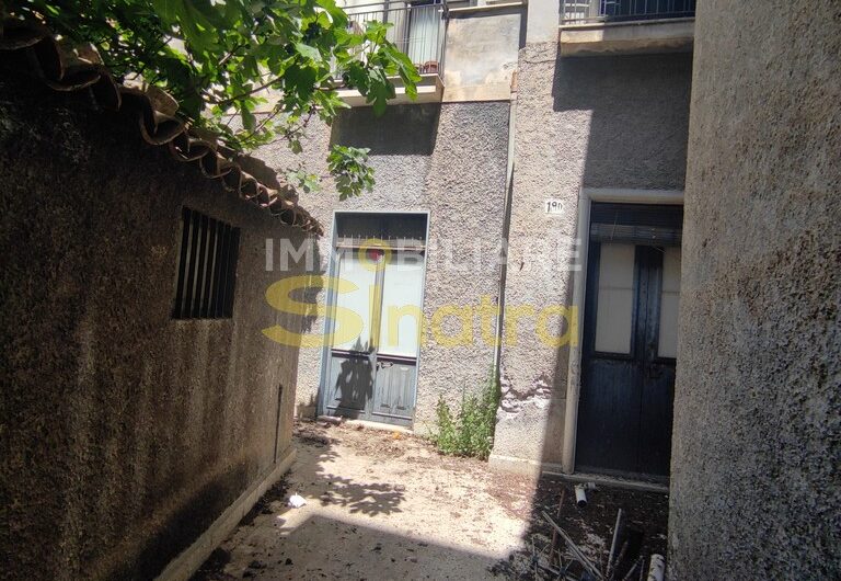 B-491 PATERNO’ – VIA CHIARA (Zona Via Vitt. Emanuele)