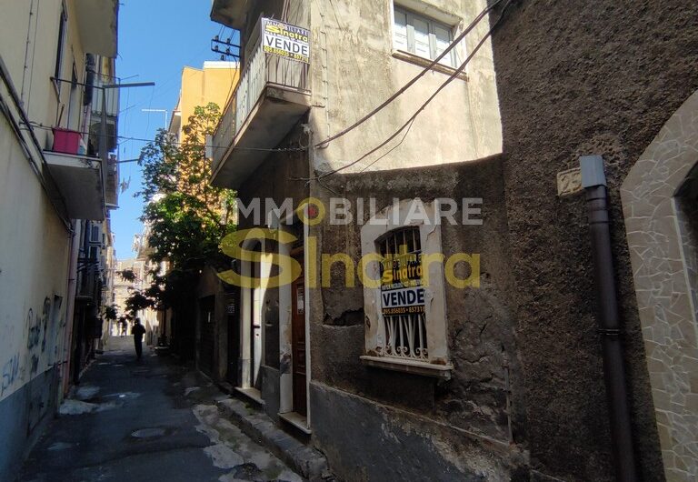 B-491 PATERNO’ – VIA CHIARA (Zona Via Vitt. Emanuele)